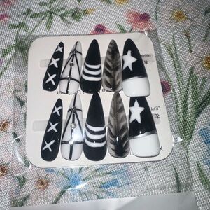 Black and White Nail Art Set
